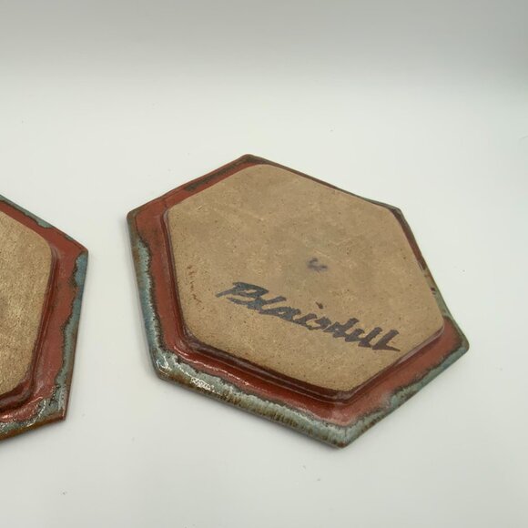 Set of 2 Signed Hexagon Blaisdell Pottery Plates Hand Painted Multicolor Glaze - Picture 2 of 8